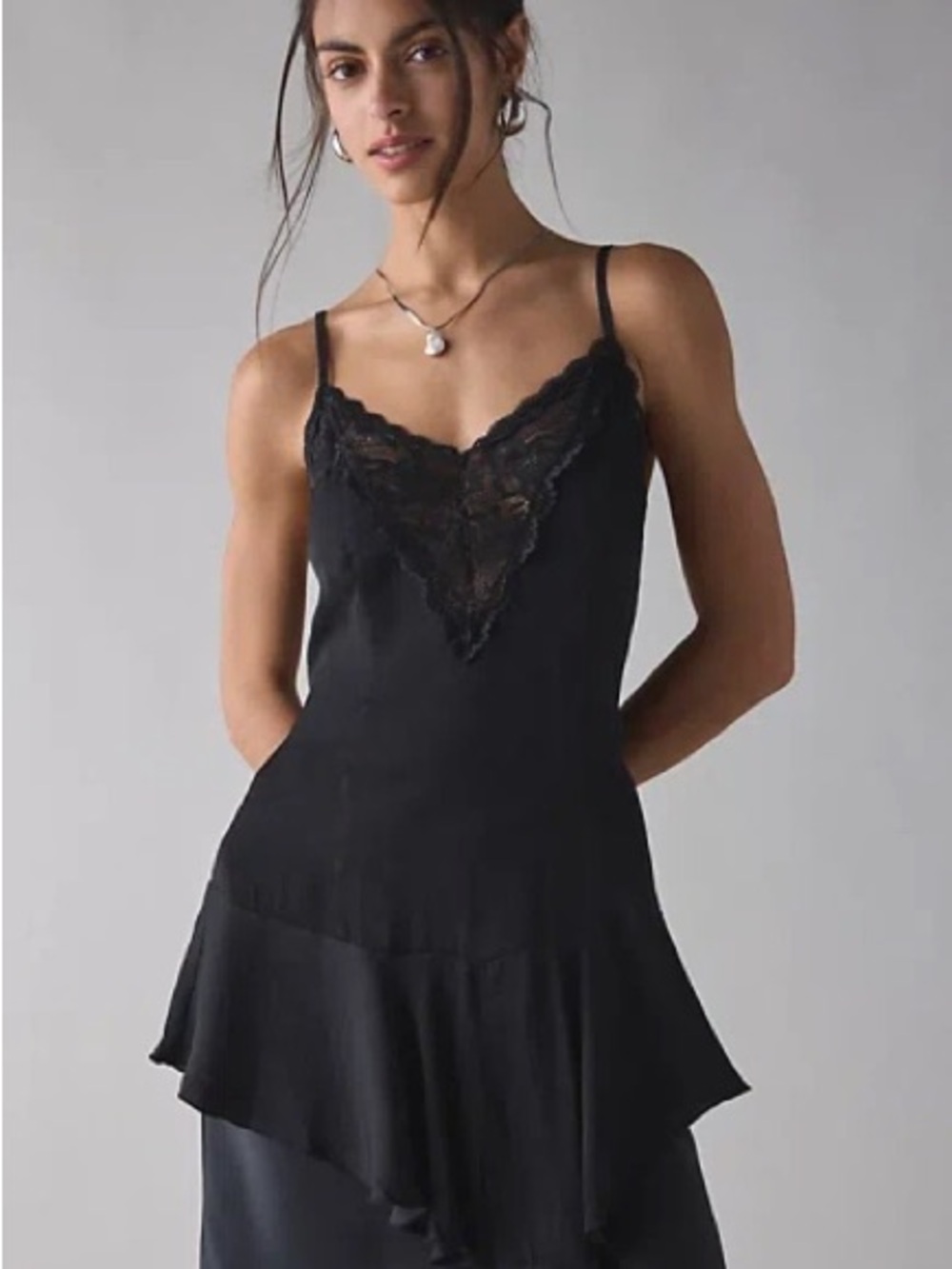 UO Out From Under Mei Tiered
Lace Trim Satin Slip black XS